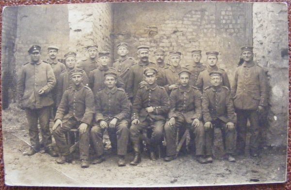 18 German soldiers French ruins