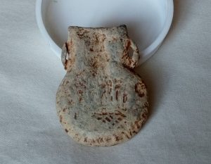 15th c lead ampulla crown 2