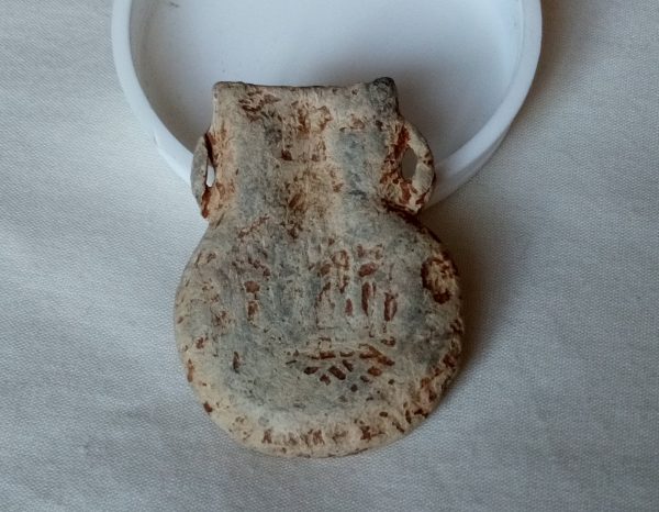 15th C Lead Ampulla Crown 2